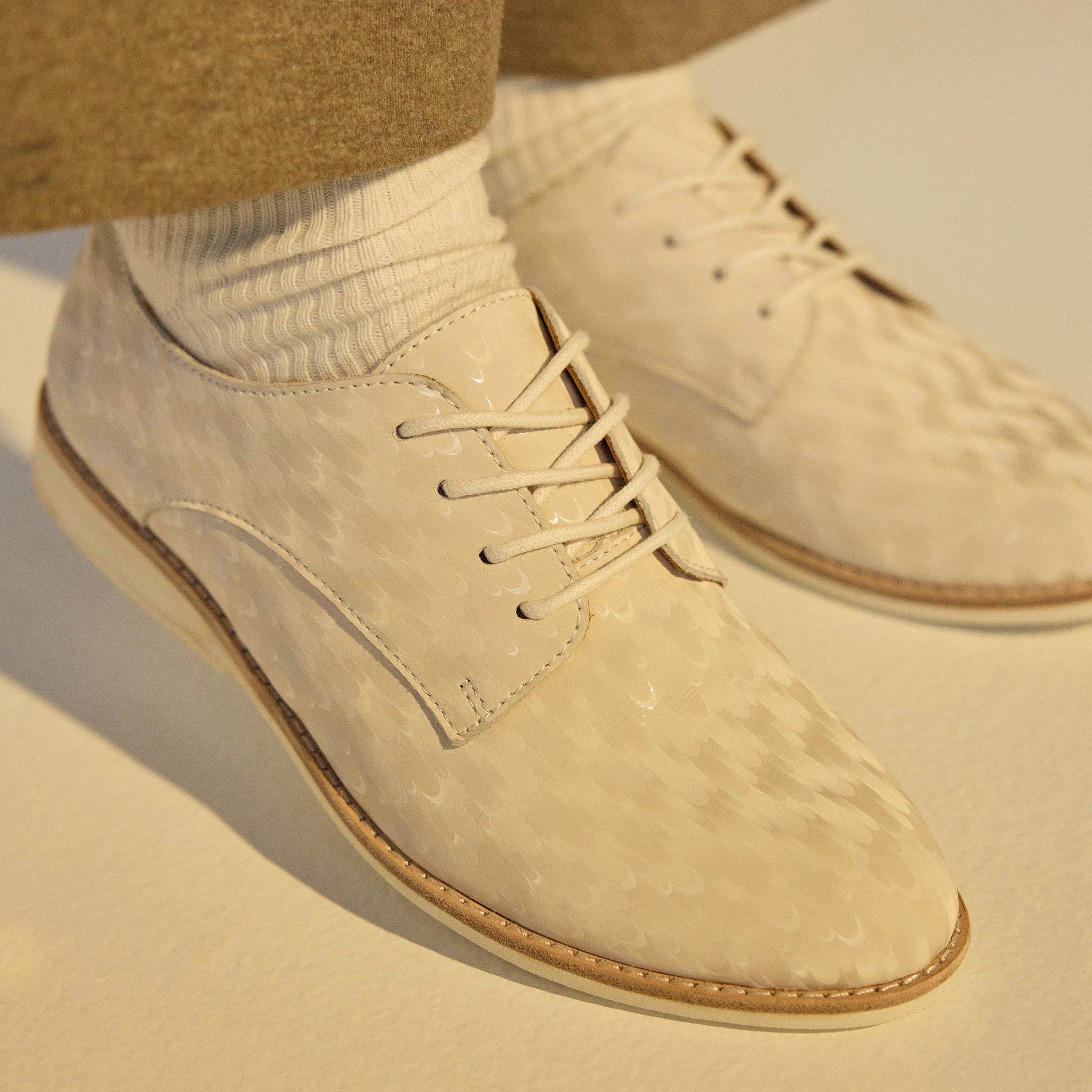 Derby Bone Peacock