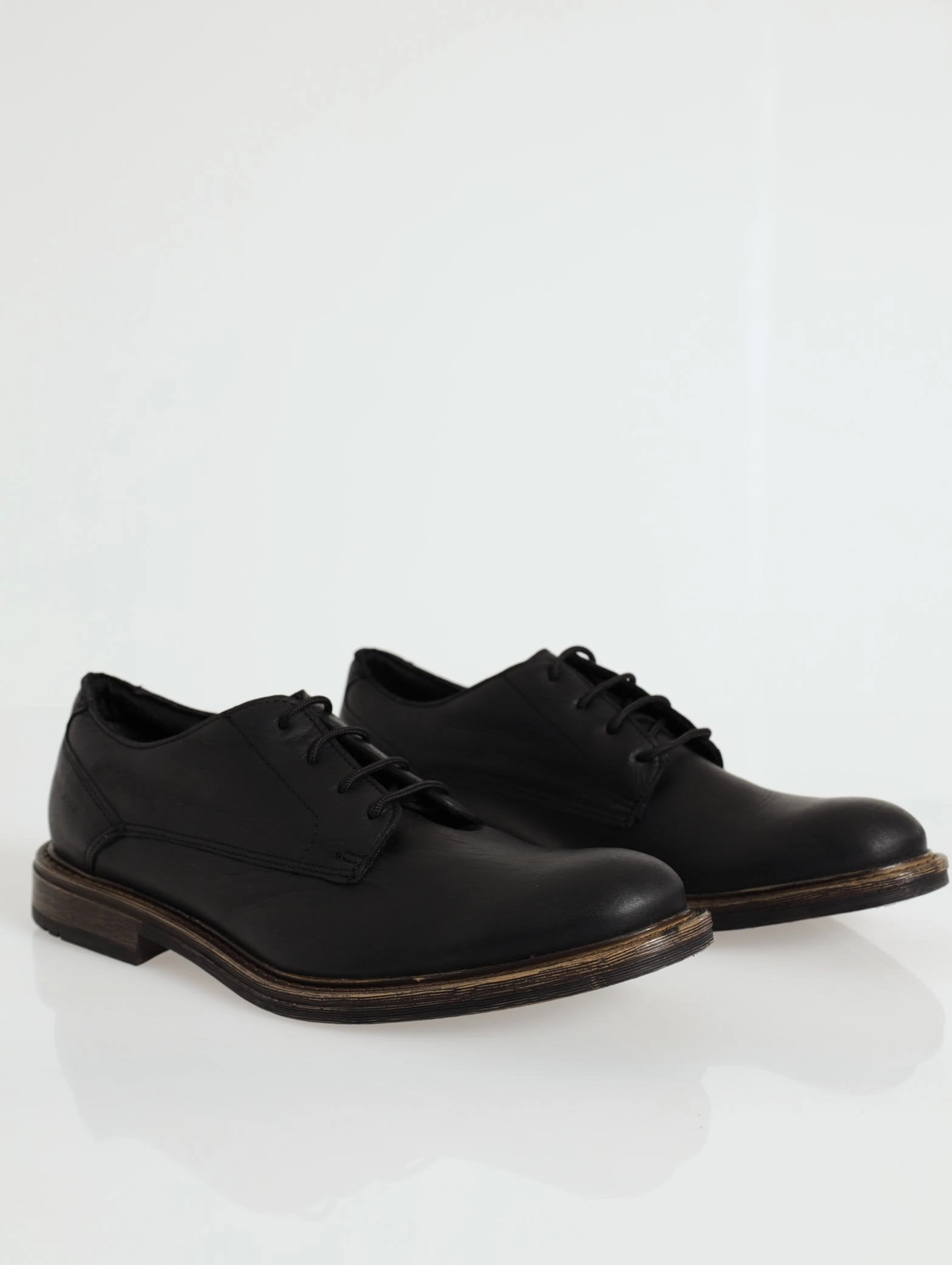Jump Lace Up Derby Shoe - Black