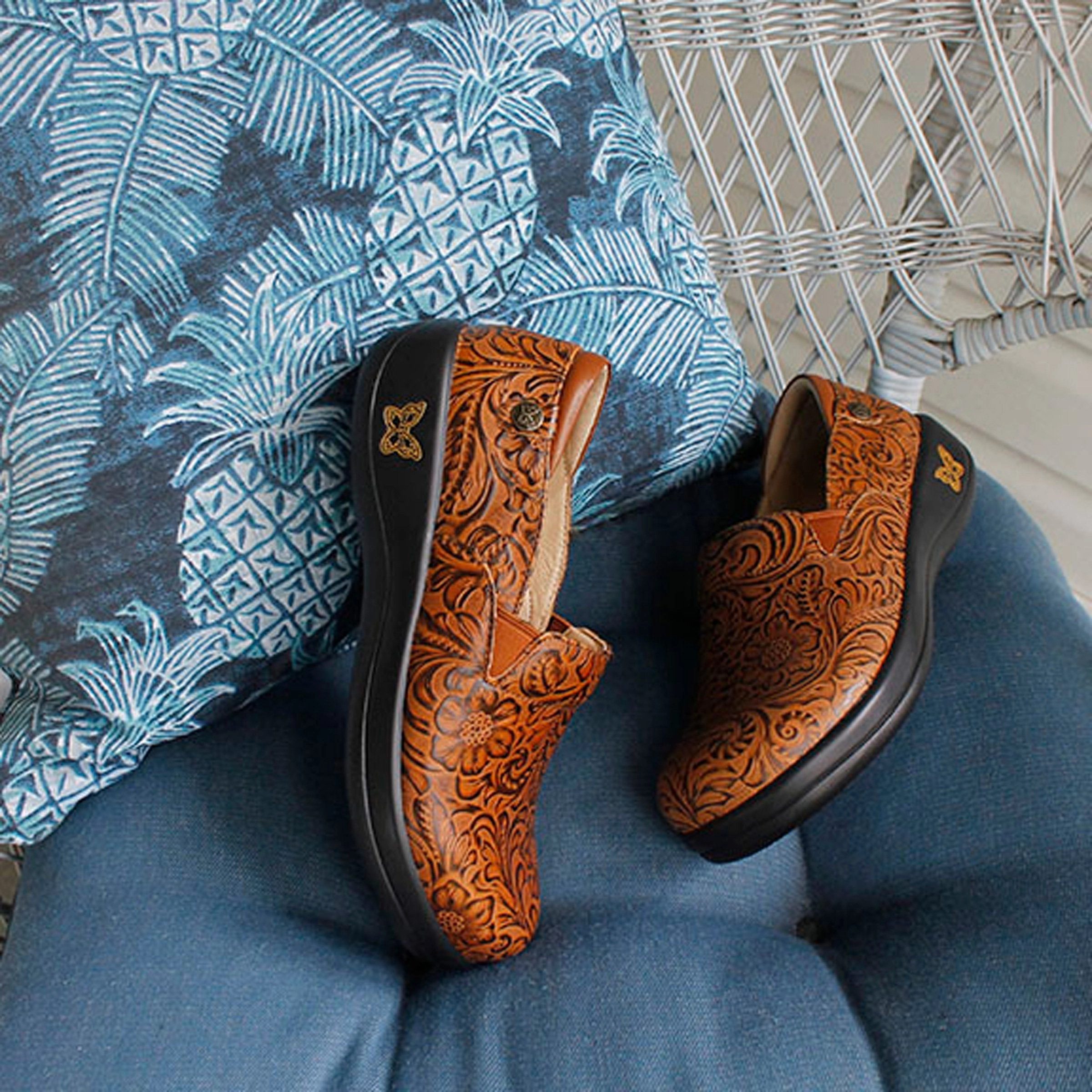 Keli Embossible Tawny Shoe