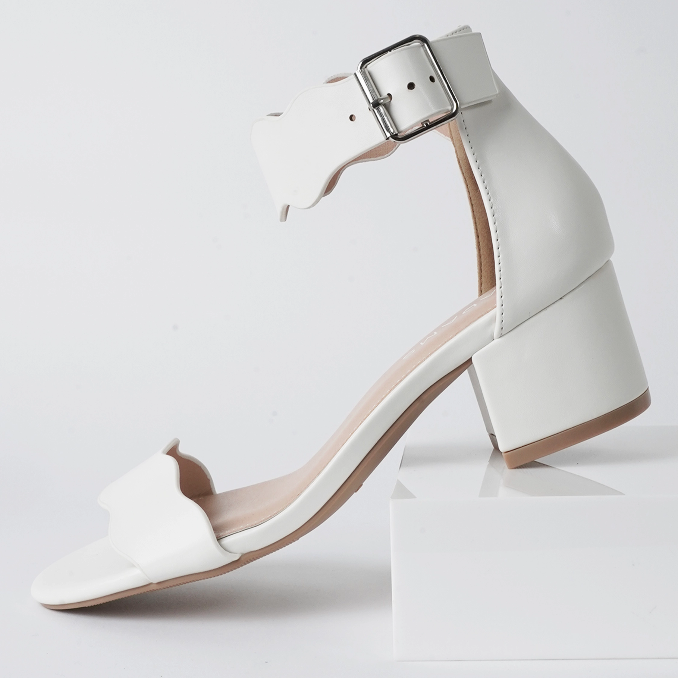 Mimi | White