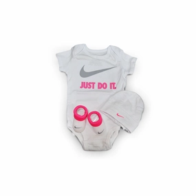 Nike 3 Piece Infant baby Set - White Pink