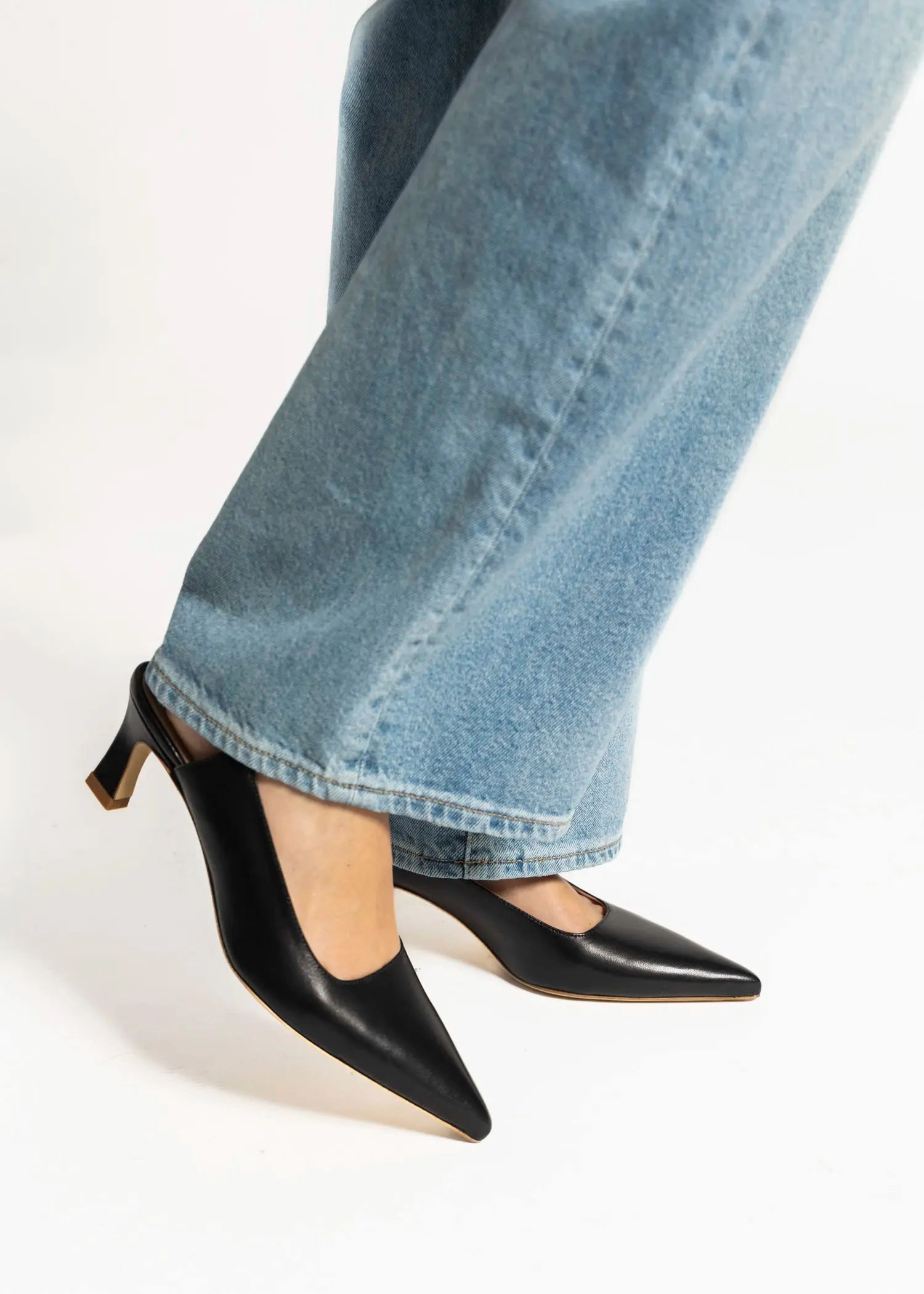 Pointed Toe Slingback Pump