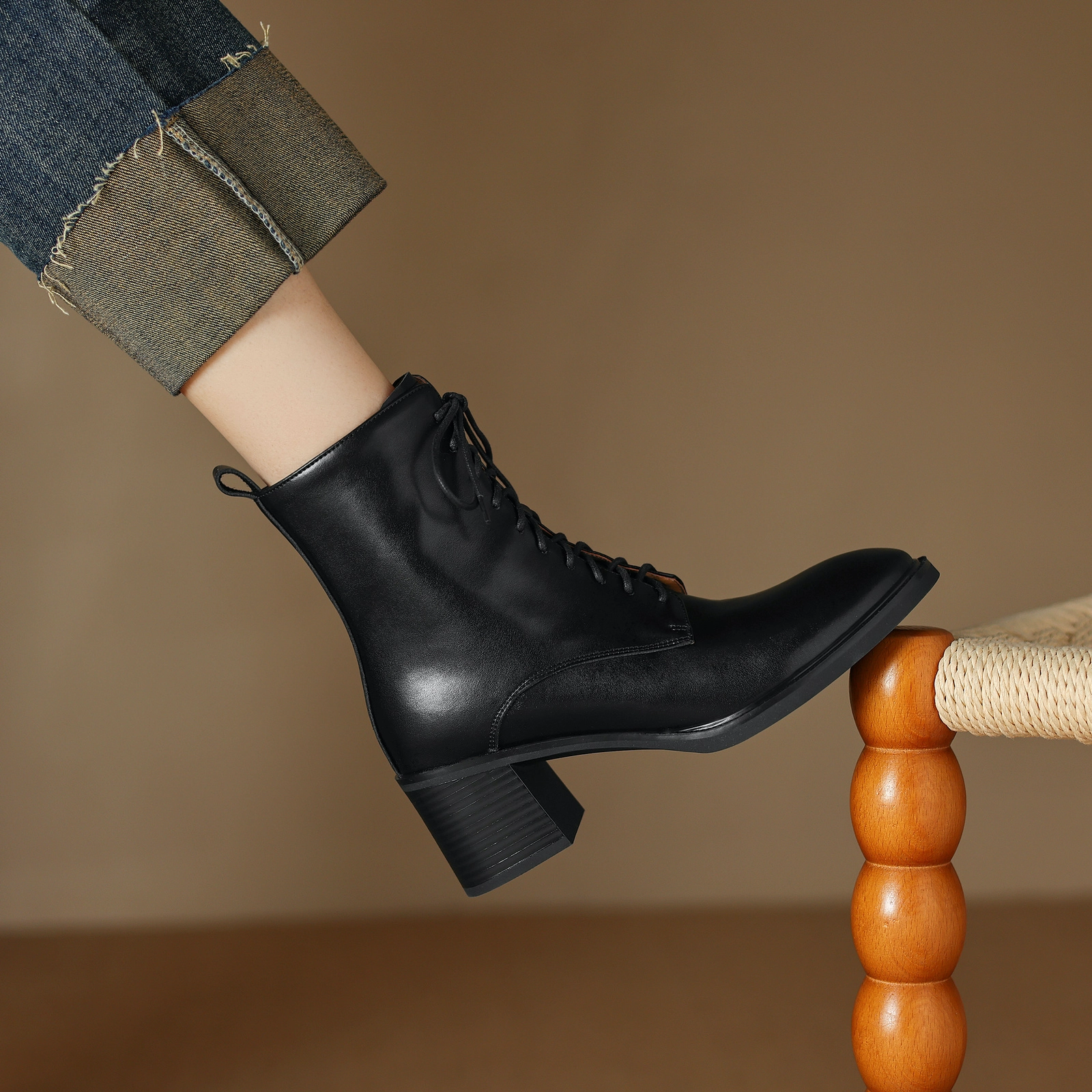 USS Shoes Sandy Women's Leather Lace Up Boots